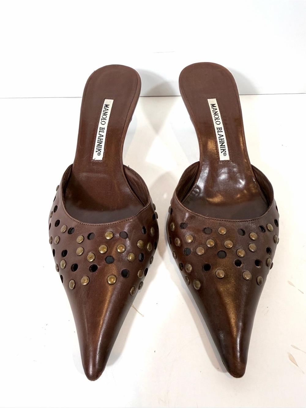 Manolo Blahnik Brown Leather Studded Pointed Toe Kitten Heel Mules Size 38 - Picture 2 of 12